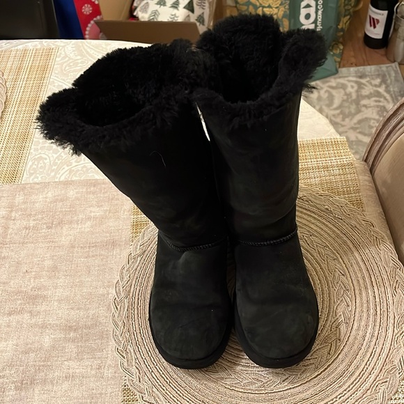 UGG Bailey Bow II Black SUEDE Sheepskin BOOTS w/ suede Bows, Size 5-1012981 EUC - Picture 1 of 5
